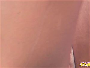 first-timer Beach naturist voyeur - Close Up clean-shaven vag